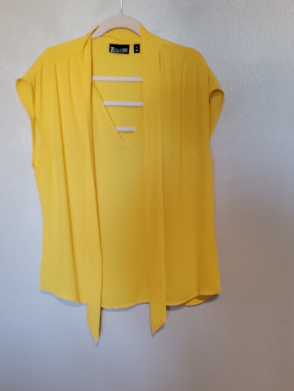 New York & Company Yellow V-Neck Tie-Front Cap Sleeve Blouse